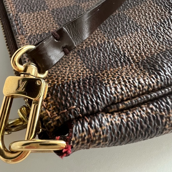 Authentic Louis Vuitton Damier Ebene Pochette Accessoires - Picture 14 of 15